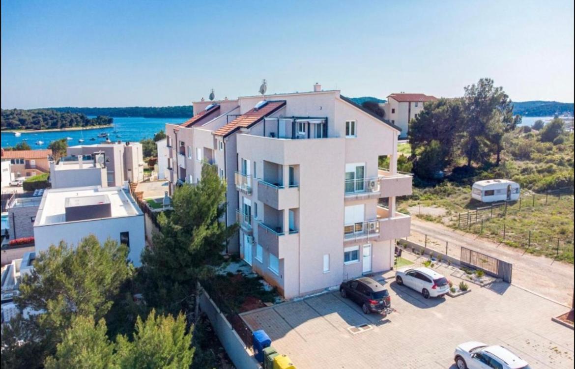 Apartman Yacht ميدولين المظهر الخارجي الصورة